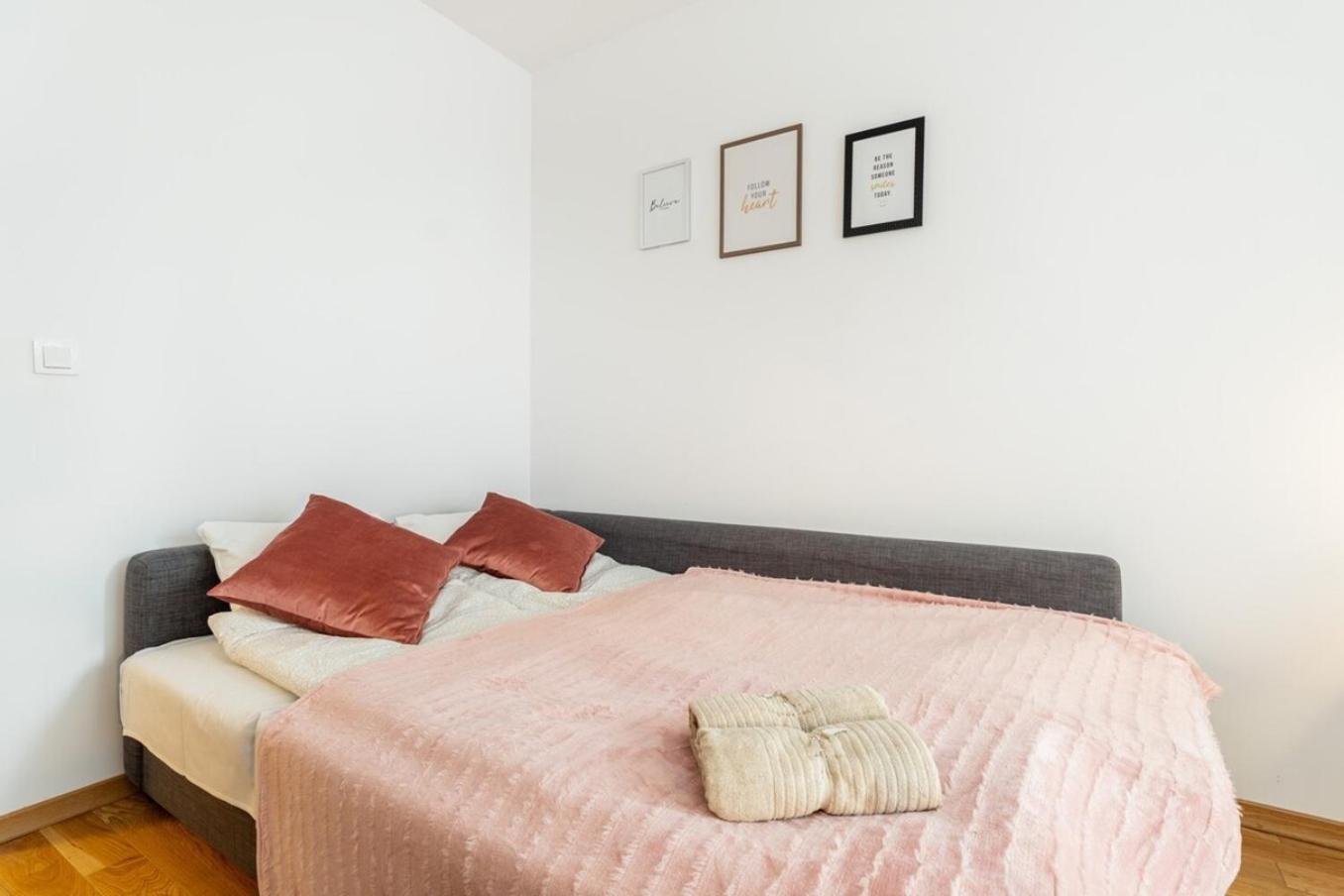 Modern 70m With Private Garden Metro Apartment Warsaw