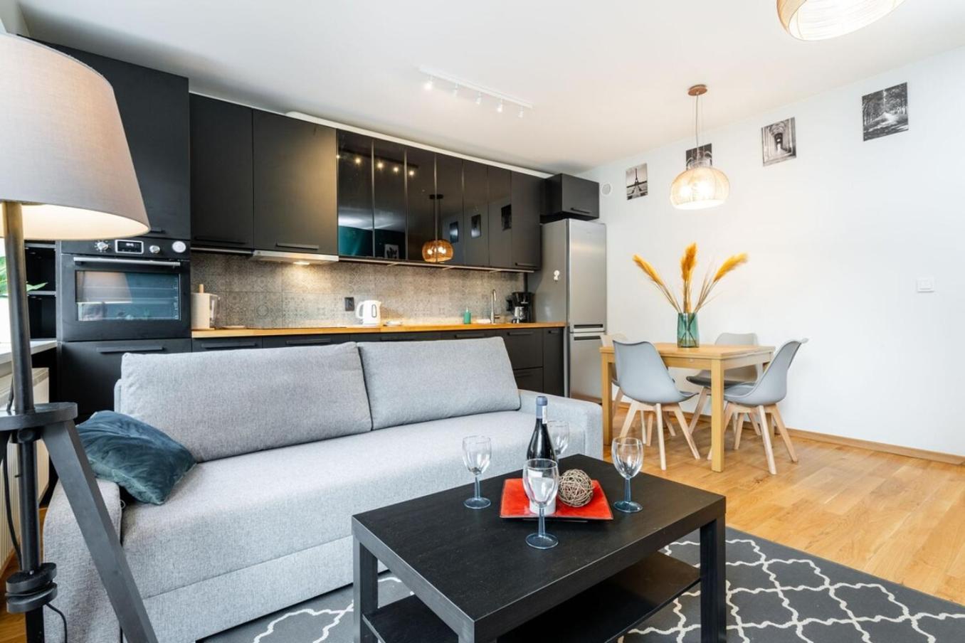 Apartment Modern 70m With Private Garden Metro