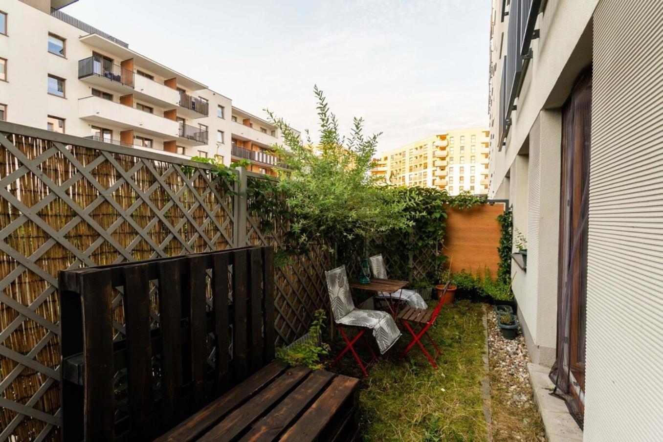 Modern 70m With Private Garden Metro Apartment Warsaw