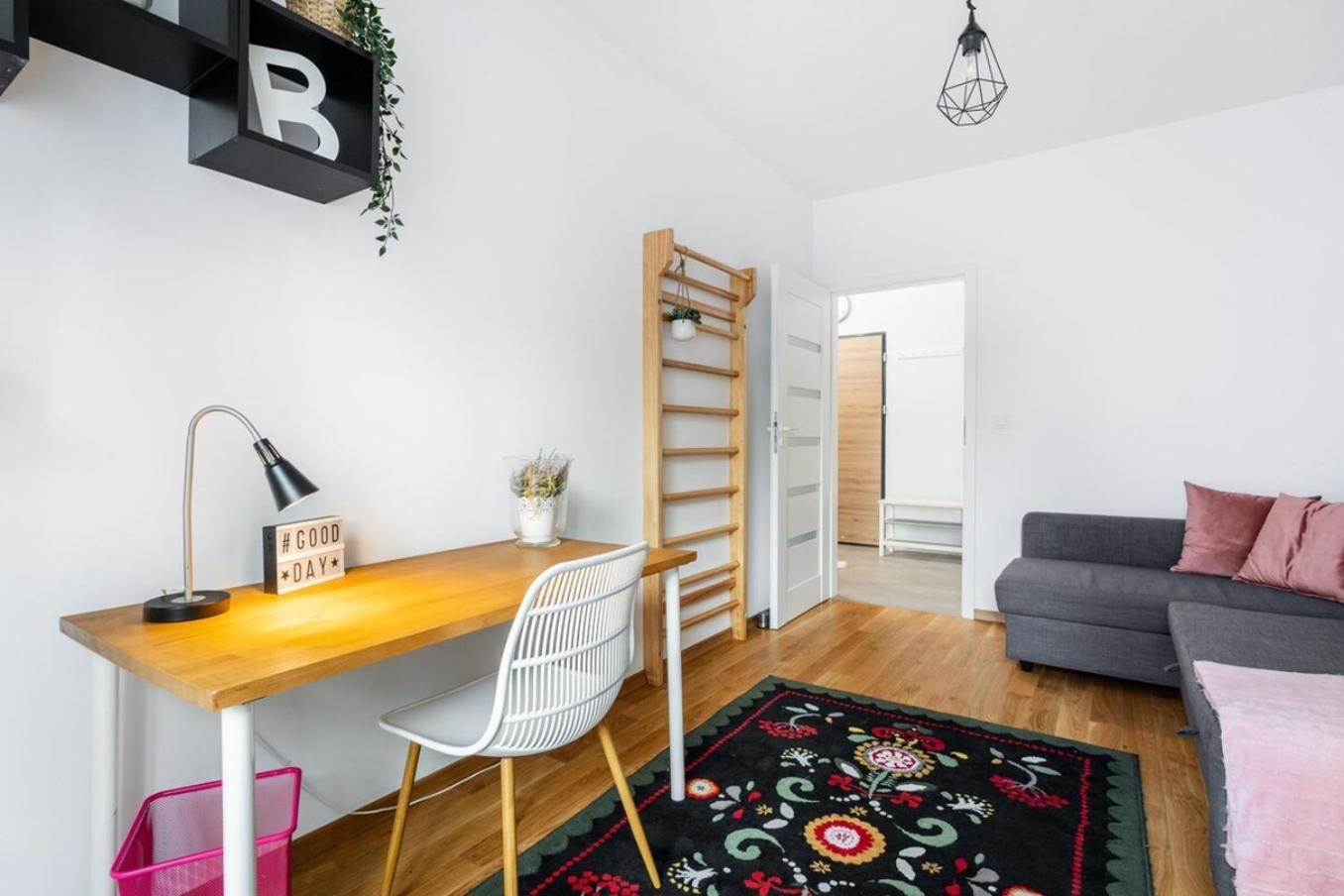 Modern 70m With Private Garden Metro Apartment Warsaw
