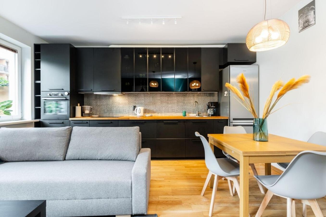 Modern 70m With Private Garden Metro *