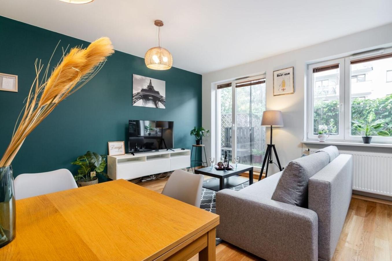 Modern 70m With Private Garden Metro